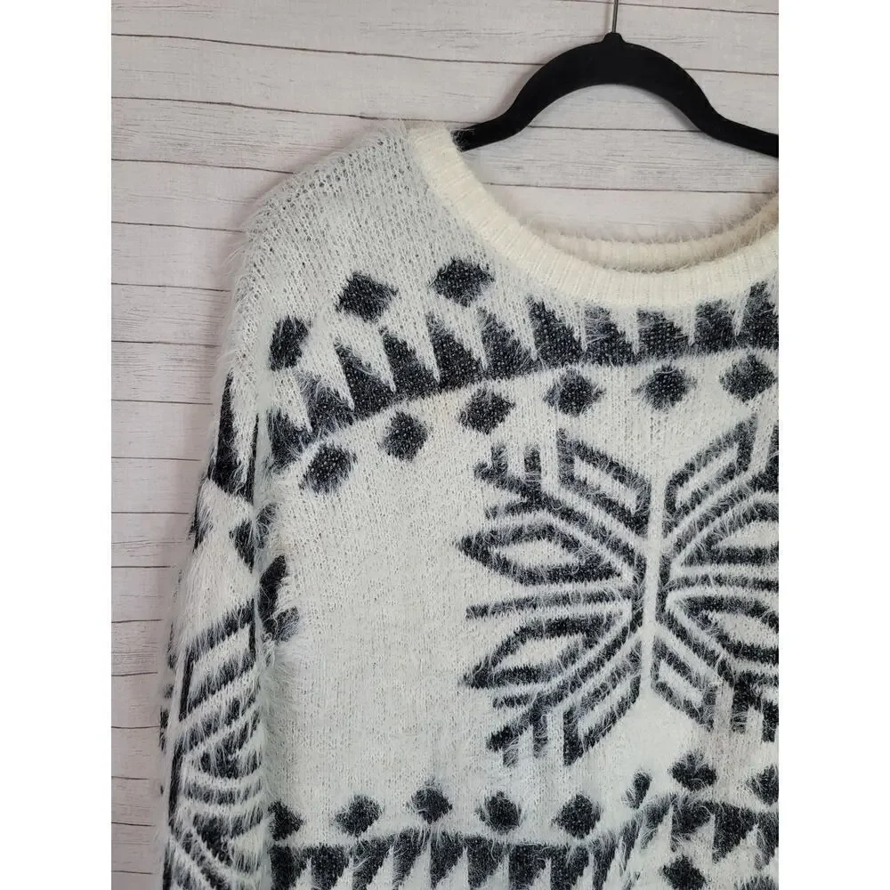 Maurices White Snowflake Eyelash Fuzzy Knit Pullover Sweater, sz Large